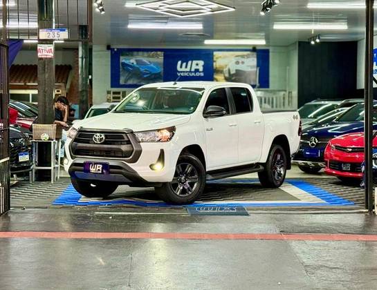 TOYOTA HILUX 2.8 D-4D TURBO DIESEL CD SR 4X4 AUTOMÁTICO TOYOTA HILUX 2.8 D-4D TURBO DIESEL CD SR 4X4 AUTOMÁTICO